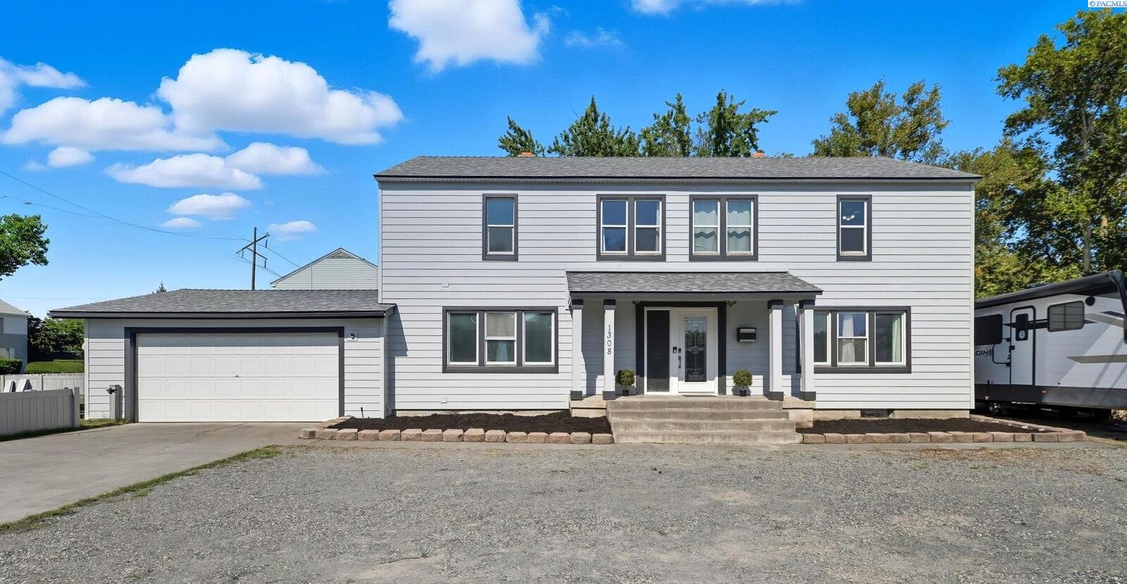 Property Photo: 1308 Swift Blvd WA 99352