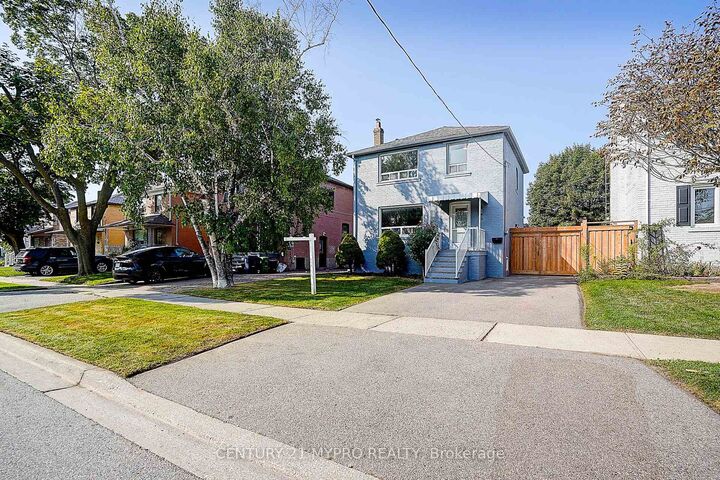 Photo de la propriété:  24 Gair Drive  ON M8W 4P4 