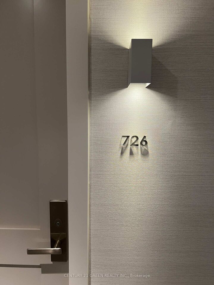 Photo de la propriété:  10 Gibbs Road 726  ON M9B 0E2 