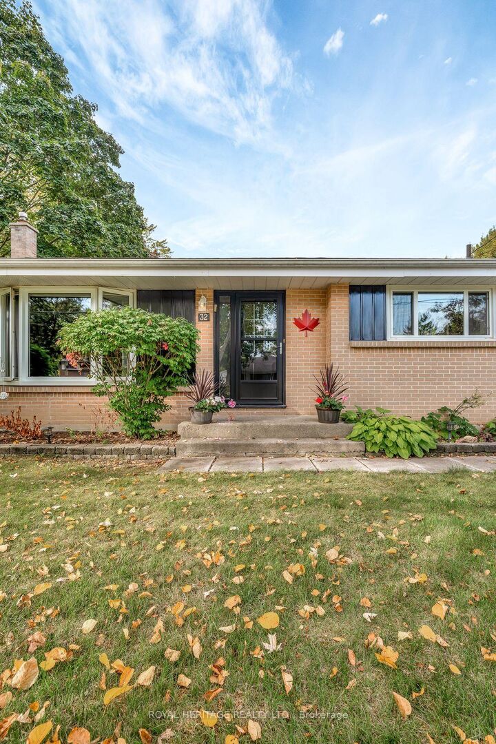 Property Photo: 32 Glen Road ON K8P 4G1