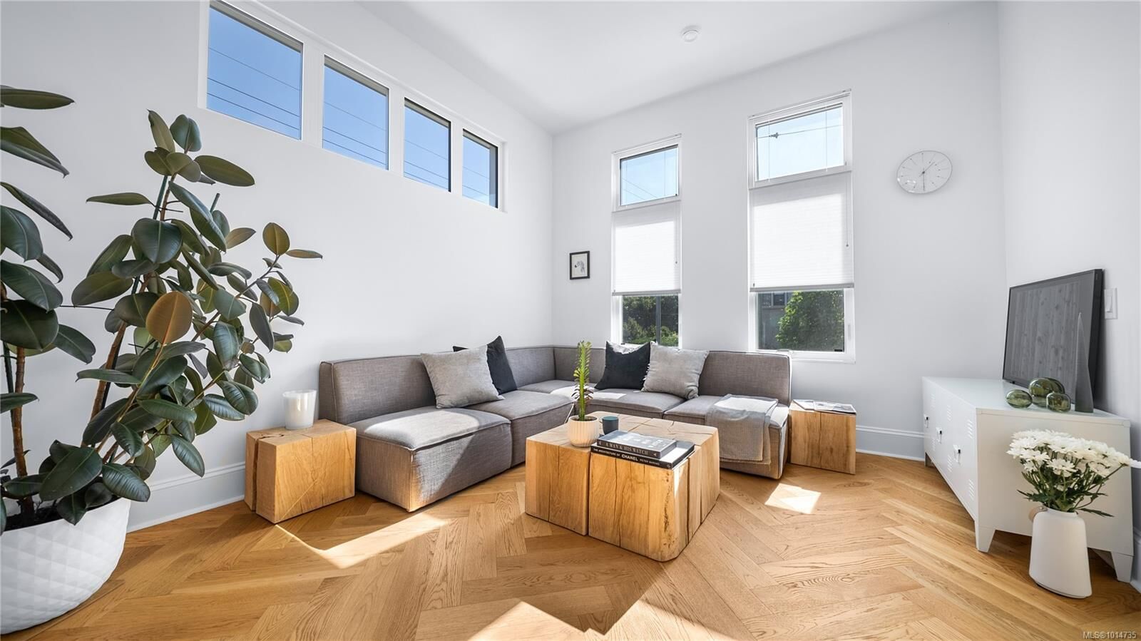 Property Photo:  230 Wilson St 24  BC V9A 3G2 