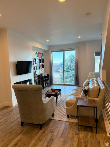 Property Photo: 2211 N 525 W UT 84041