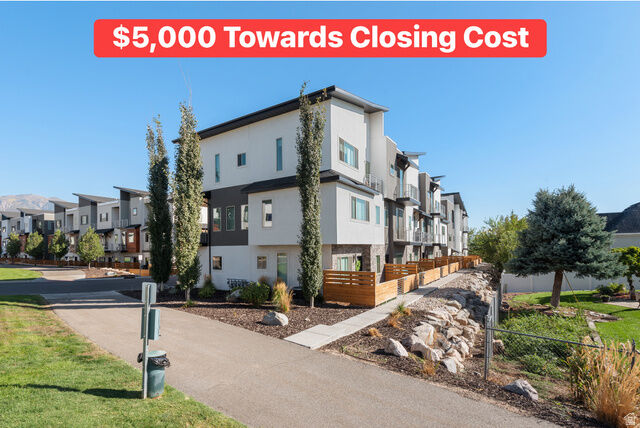 Property Photo: 2211 N 525 W UT 84041