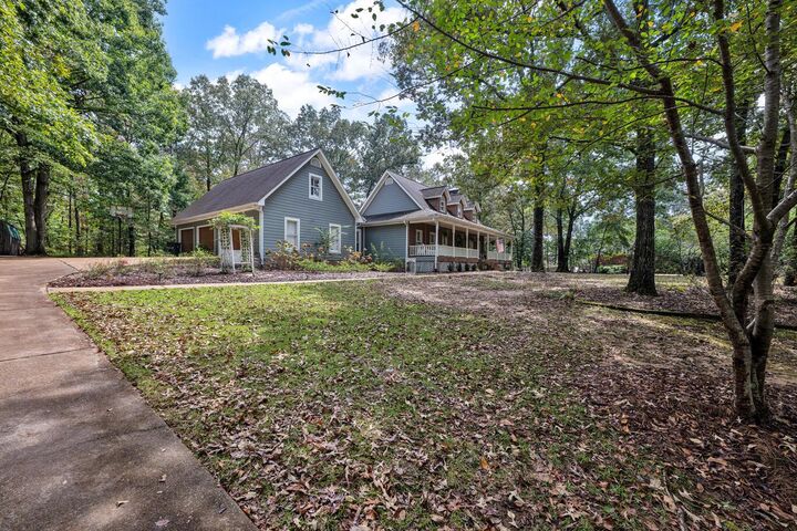 Property Photo: 2201 Overbrook Dr AL 35504