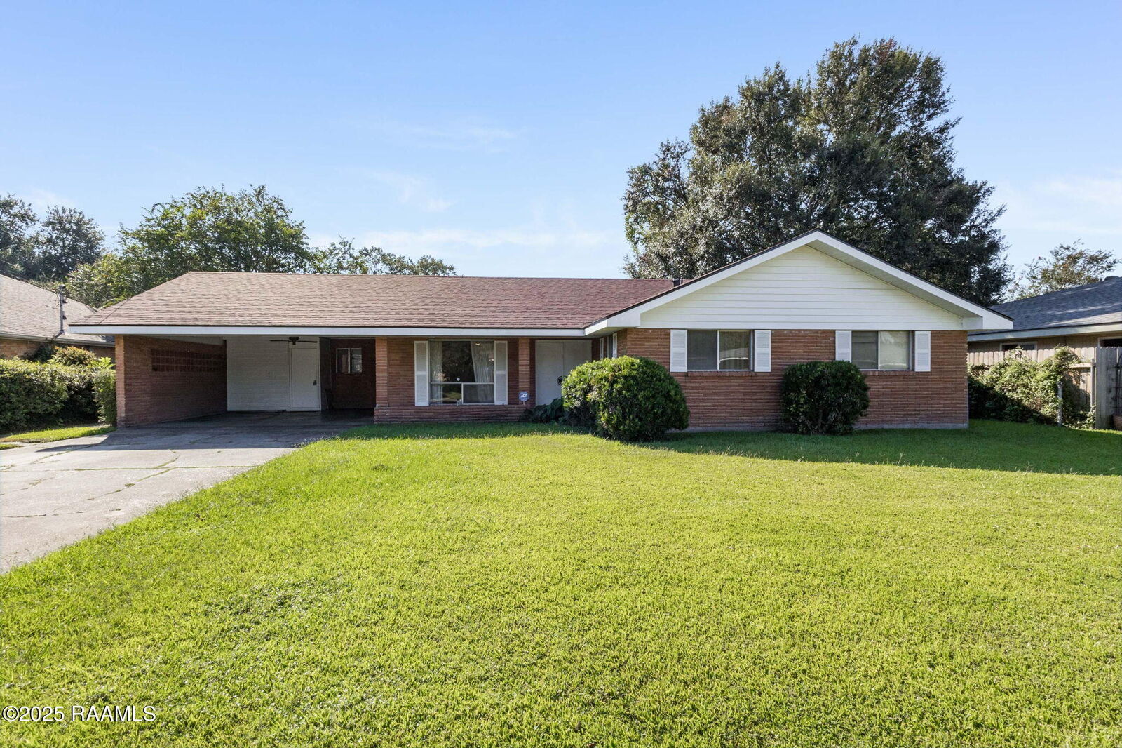 Property Photo:  111 Delmar Lane  LA 70506 