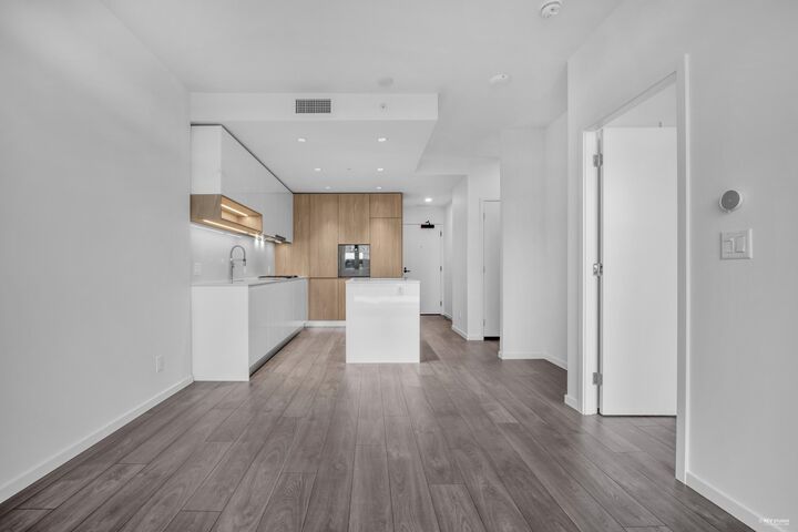 Property Photo: 6500 Minoru Boulevard 1108 BC V6Y 1Y5
