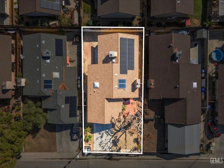 Property Photo: 813 Orangewood Street CA 93306