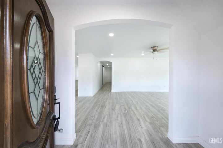 Property Photo: 501 Magnolia Avenue CA 93305
