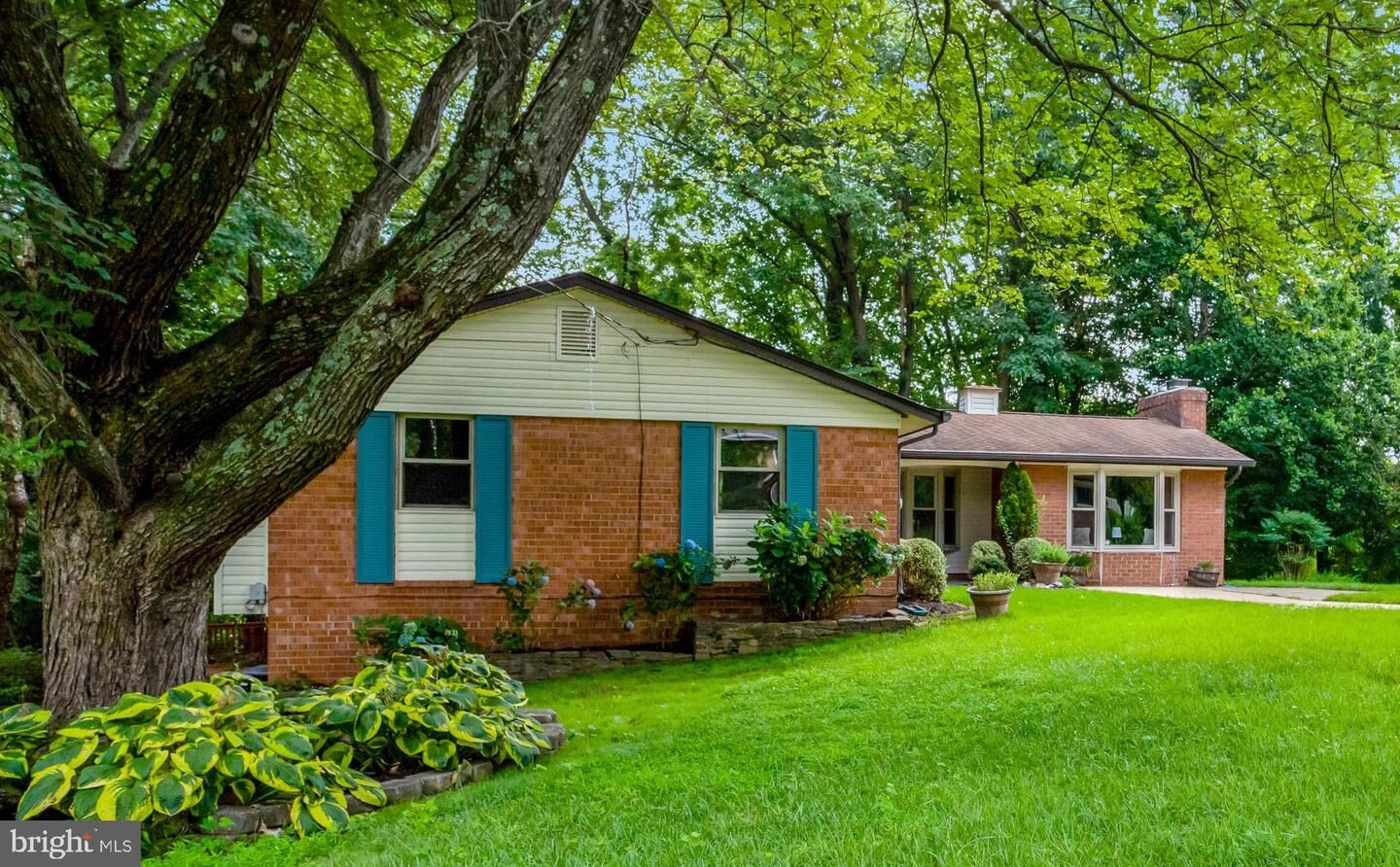 Property Photo:  8449 Thames Street  VA 22151 