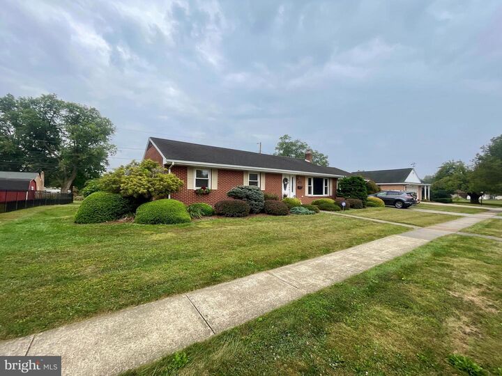 Property Photo:  265 Redwood Street  PA 17036 