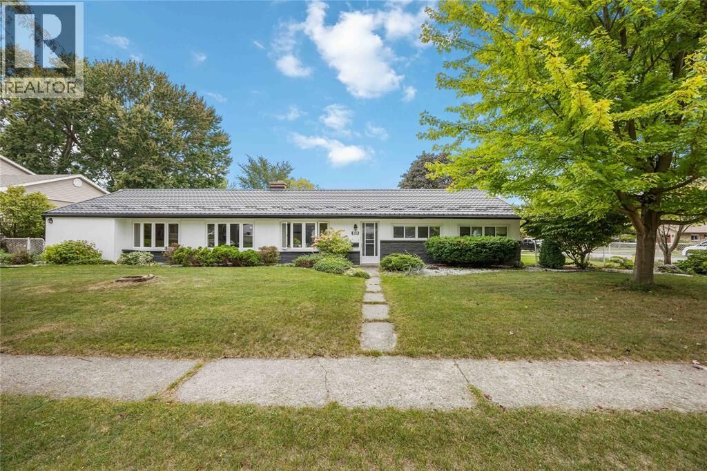 Property Photo:  910 Charlesworth Street  ON N7V 2S2 