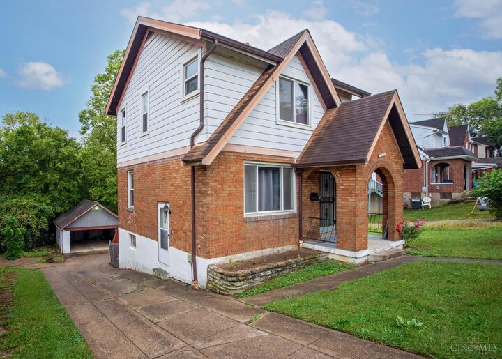 Property Photo: 1702 Wyoming Avenue OH 45205