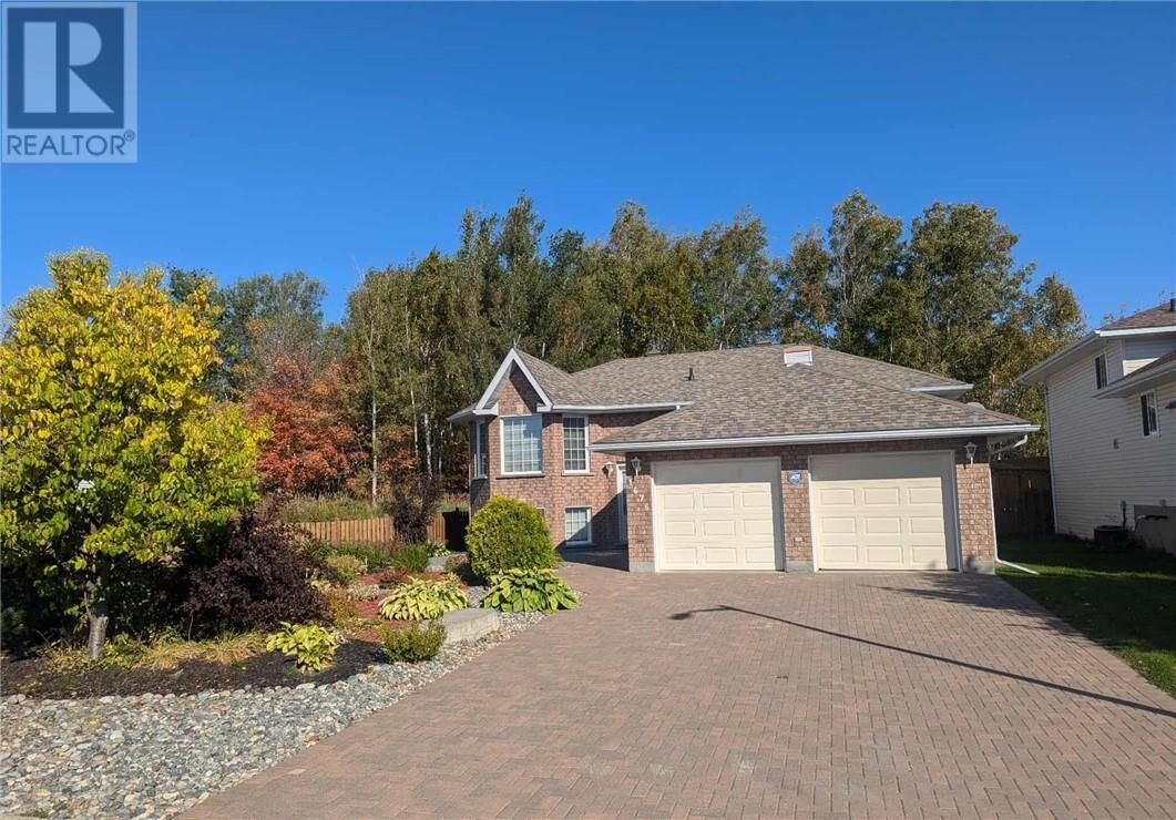 Property Photo:  1676 Agincourt Avenue  ON P3A 5Y1 