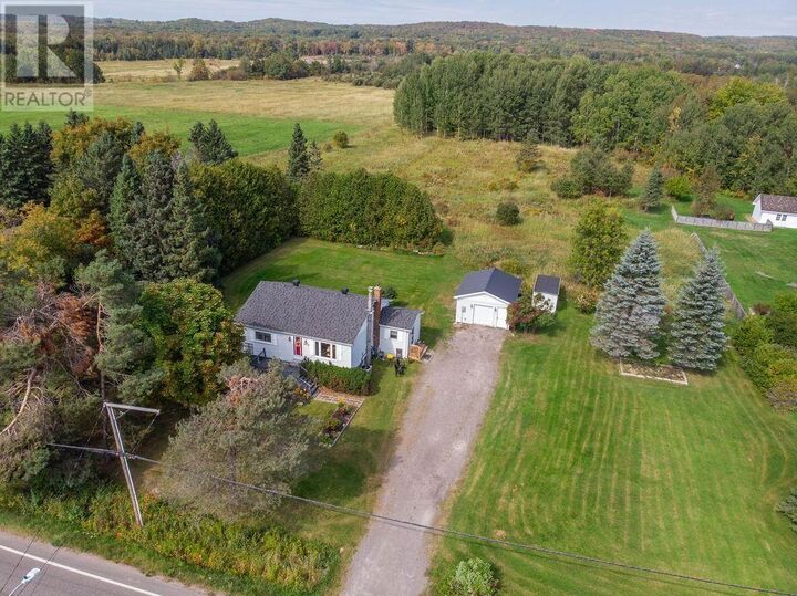 Photo de la propriété:  712 Third Lin W  ON P6A 6K4 