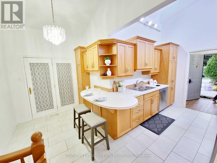 Property Photo: 50 Barrydale Crescent ON N6G 2X4