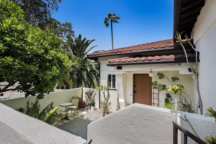 Property Photo:  2133 Mayview Drive  CA 90027 