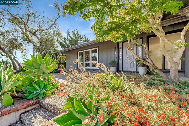 Property Photo: 142 Sequoyah View Dr CA 94605