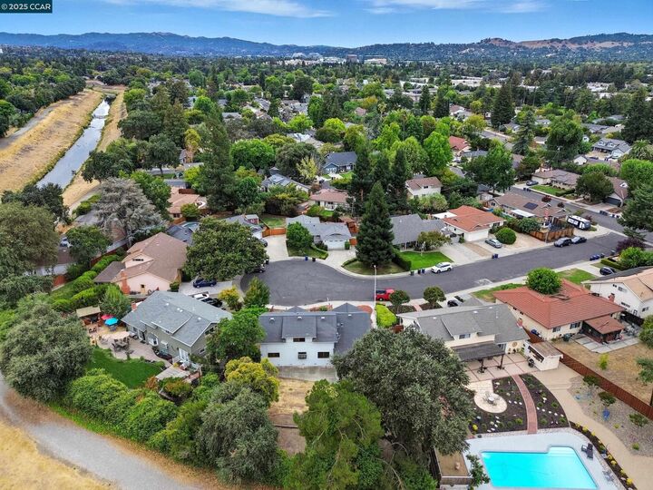 Property Photo: 1341 Edinburgh Ct CA 94518