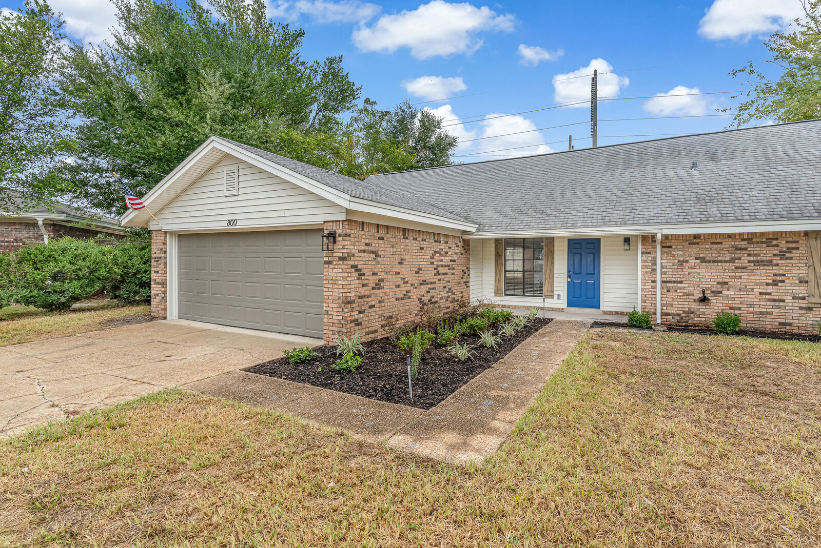 Property Photo: 800 Laurel Drive FL 32547
