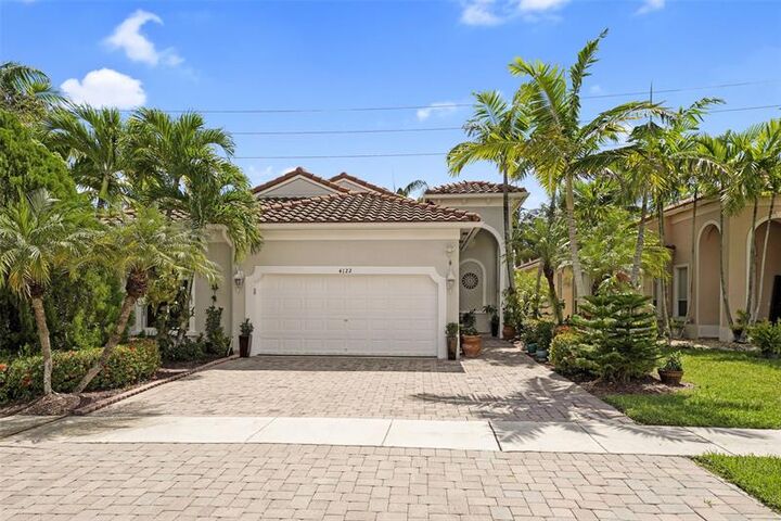 Property Photo: 4122 NE 22nd St FL 33033