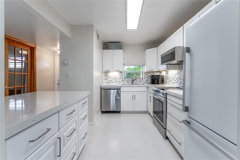 Property Photo:  9411 N Hollybrook Lake Dr 309  FL 33025 