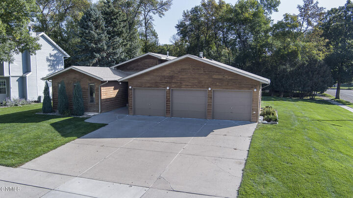 Property Photo:  1881 Bonn Boulevard  ND 58504 