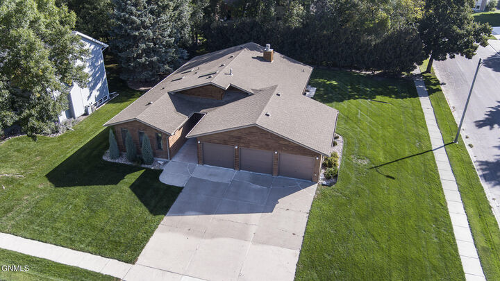 Property Photo:  1881 Bonn Boulevard  ND 58504 