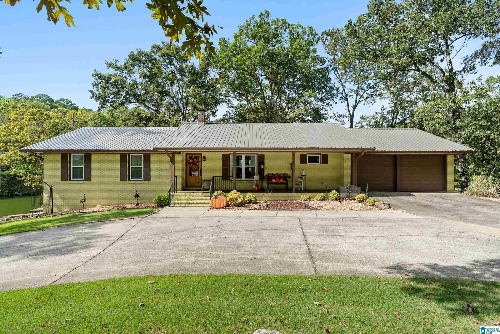 Property Photo:  732 River Bend Circle  AL 35160 