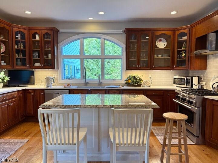 Property Photo:  2 Glencree Ln  NJ 08833 