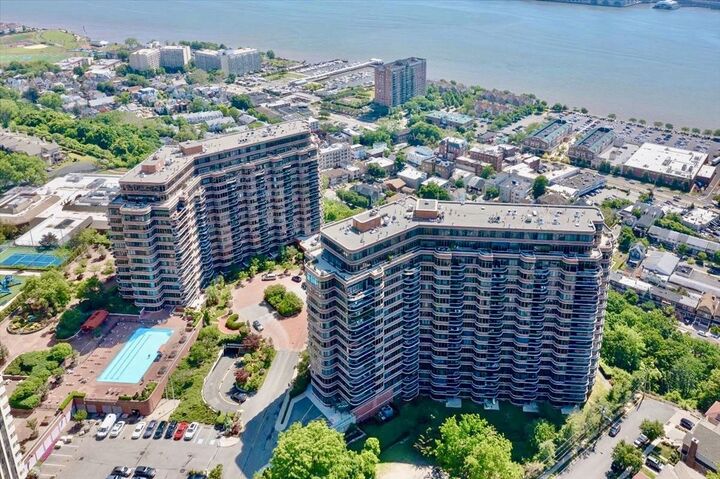 Property Photo:  100 Carlyle Dr 3mn  NJ 07010 