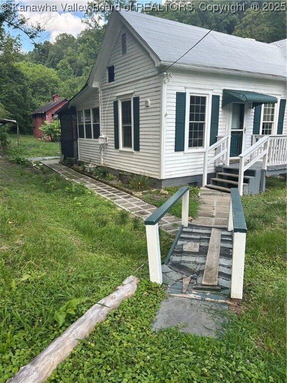 209 Dewberry Lane  Charleston WV 25313 photo