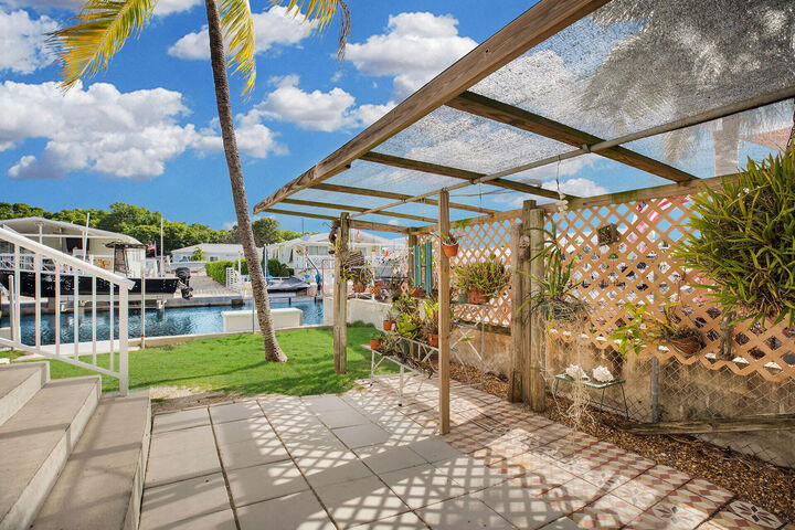 Property Photo: 314 Loeb Avenue FL 33037