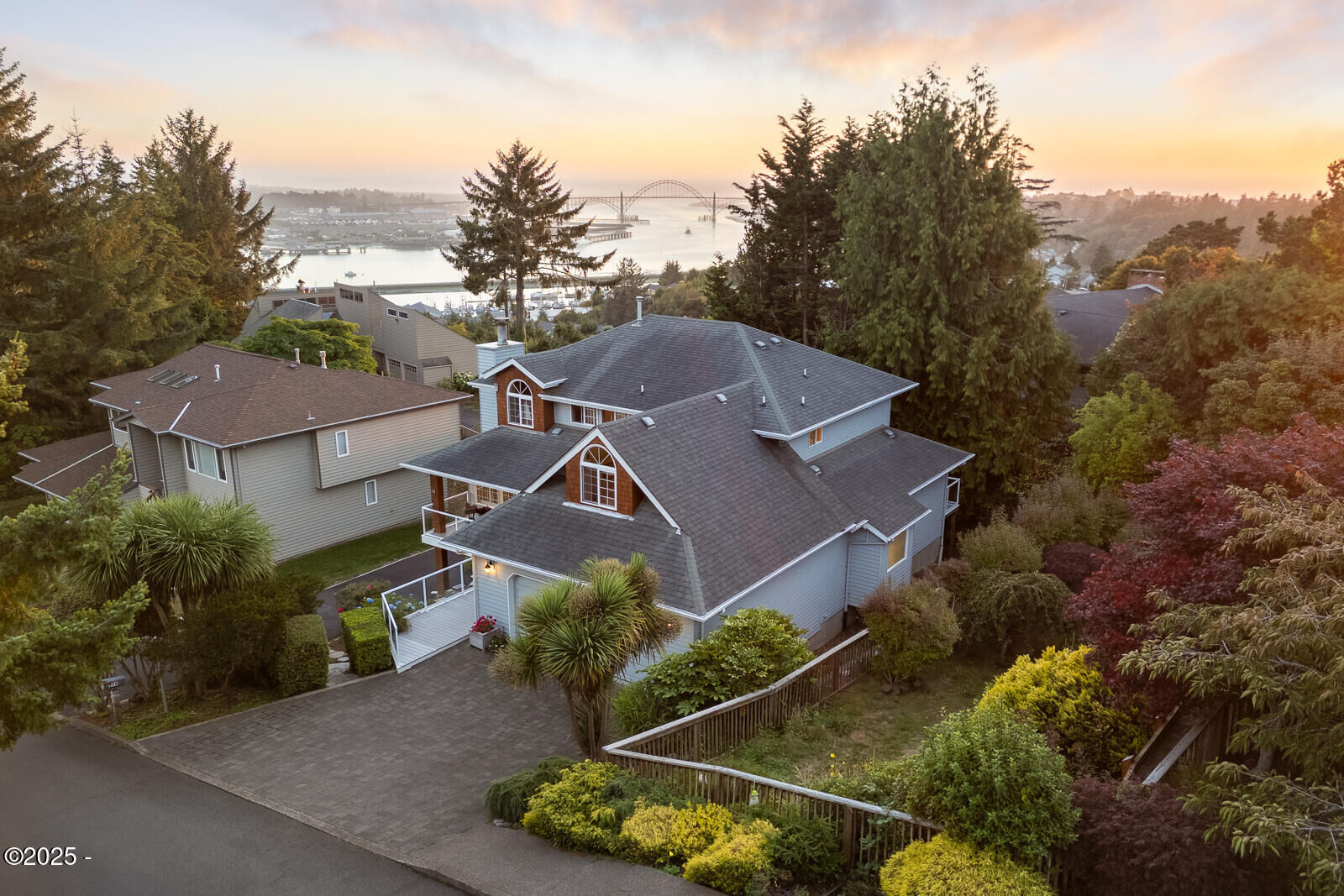 Property Photo:  136 SE Larch Street  OR 97365 
