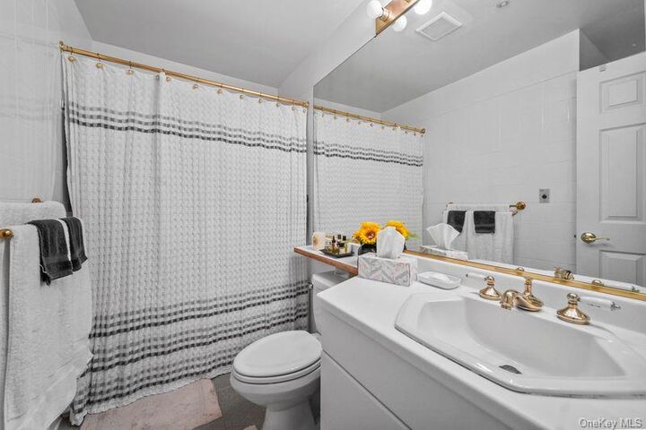 Property Photo:  500 Pondside Drive 2H  NY 10607 