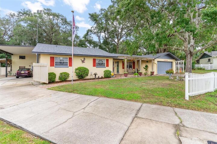 Property Photo:  712 Southern Drive  FL 34731 