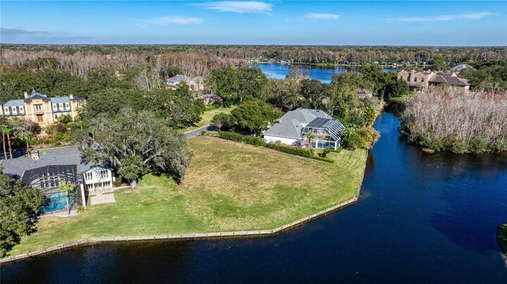 Property Photo:  814 Taray De Avila  FL 33613 
