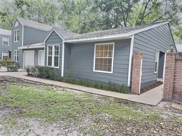 Property Photo:  243 NW 48th Boulevard 4  FL 32607 