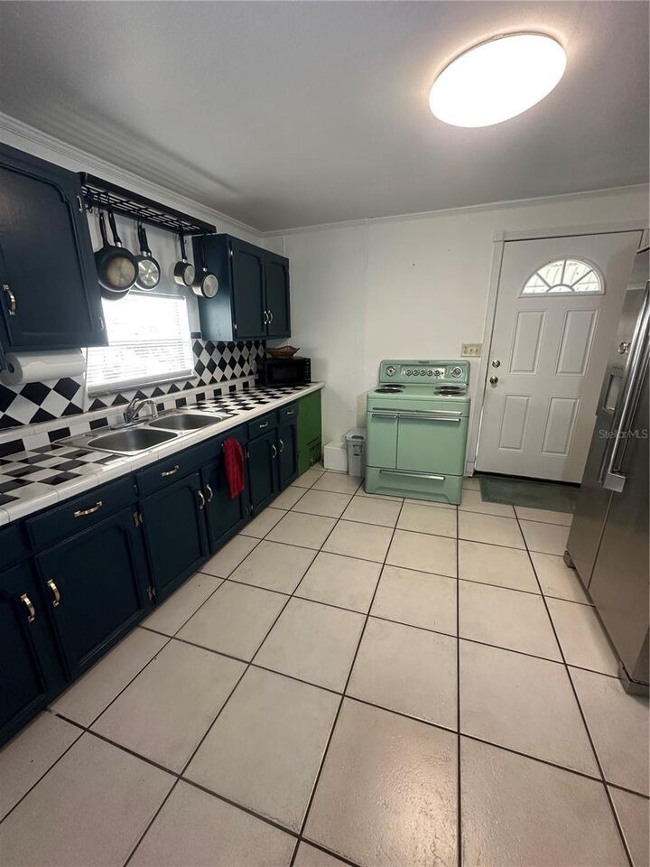 Property Photo: 3923 W Flora Street FL 33614