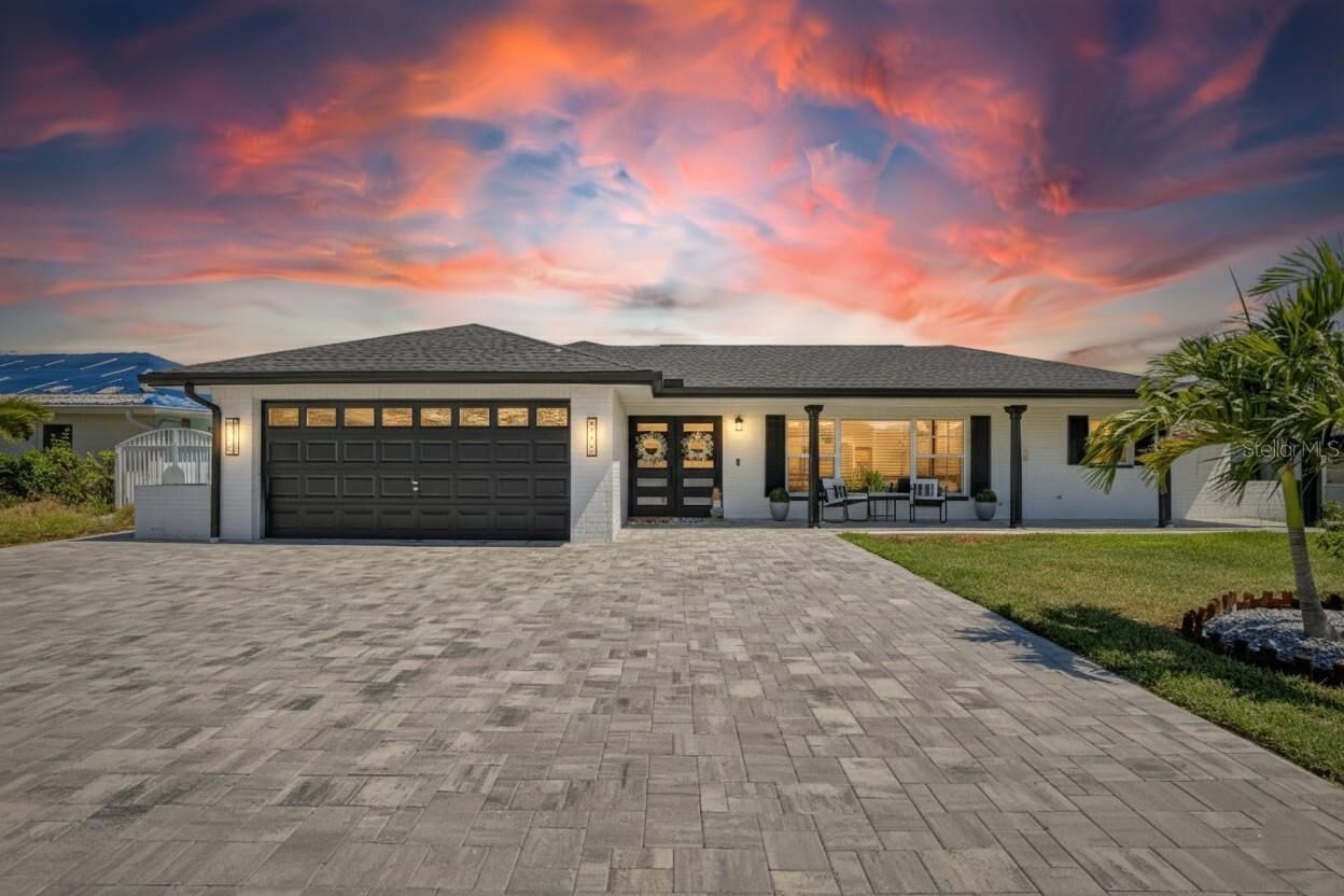 Property Photo: 6337 Cocoa Lane FL 33572