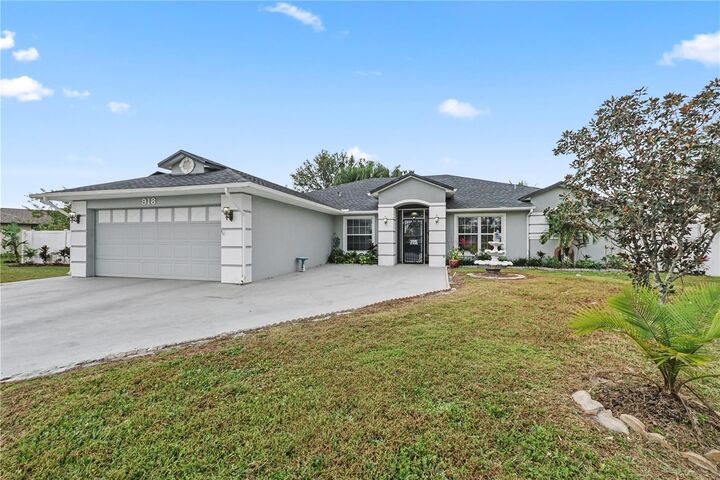 Property Photo: 918 San Paulo Way FL 34758