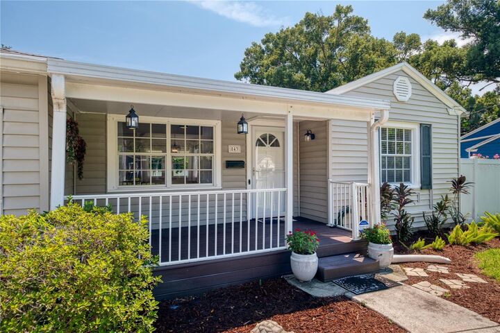 Property Photo:  843 Palm Drive  FL 32803 