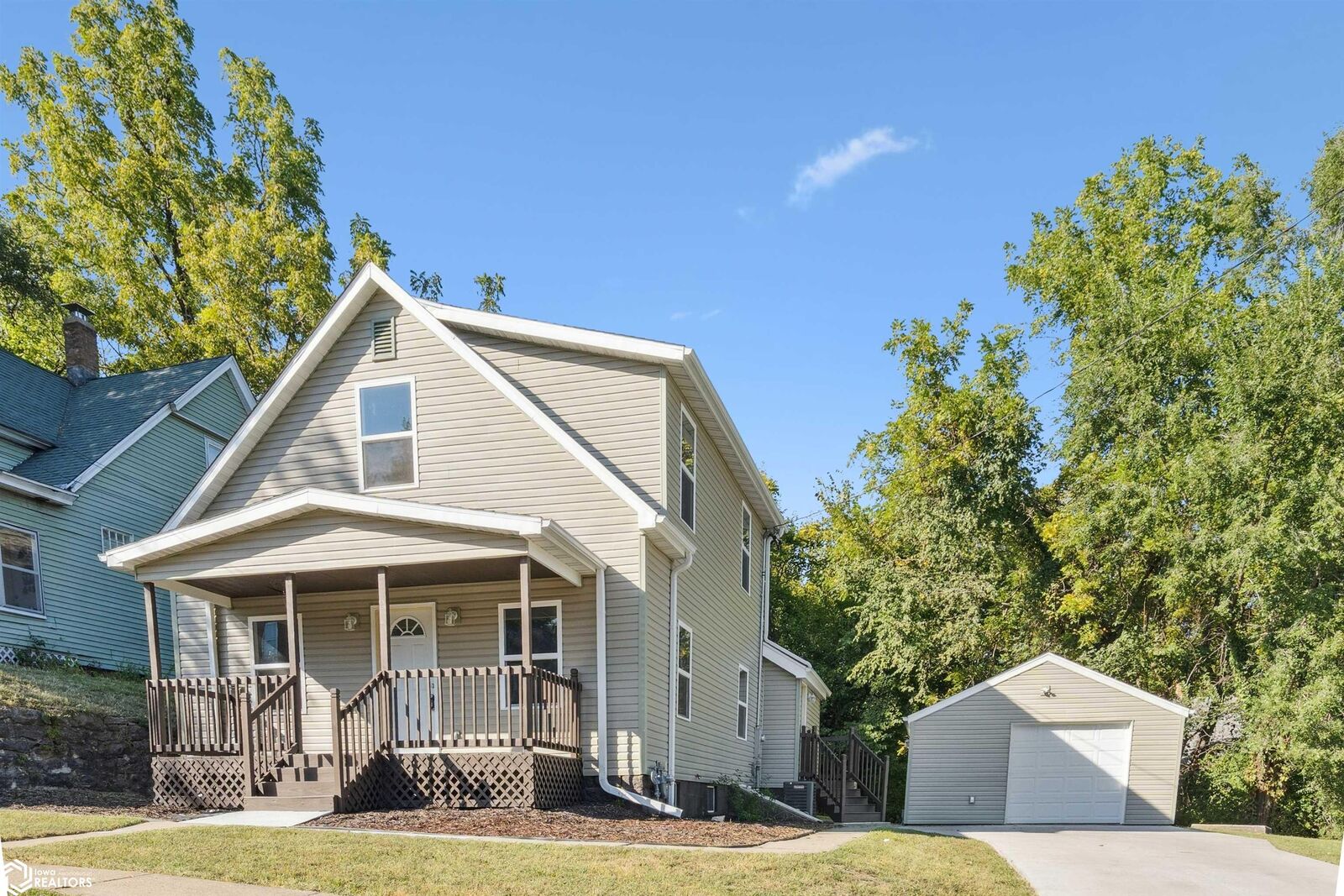 Property Photo:  1216 Linden Street  IA 52601