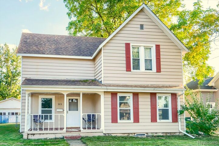 323 Turrill Avenue  Lapeer MI 48446 2542 photo