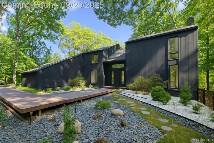 7371 Lindenmere Drive  Bloomfield Hills MI 48301 3533 photo