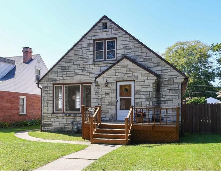 Property Photo:  2935 N 85th St  WI 53222 