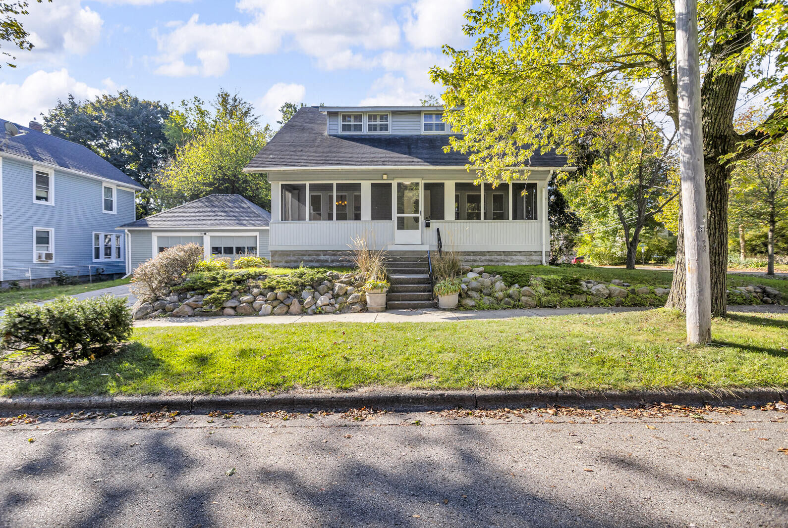 Property Photo: 1201 4th Street MI 49203