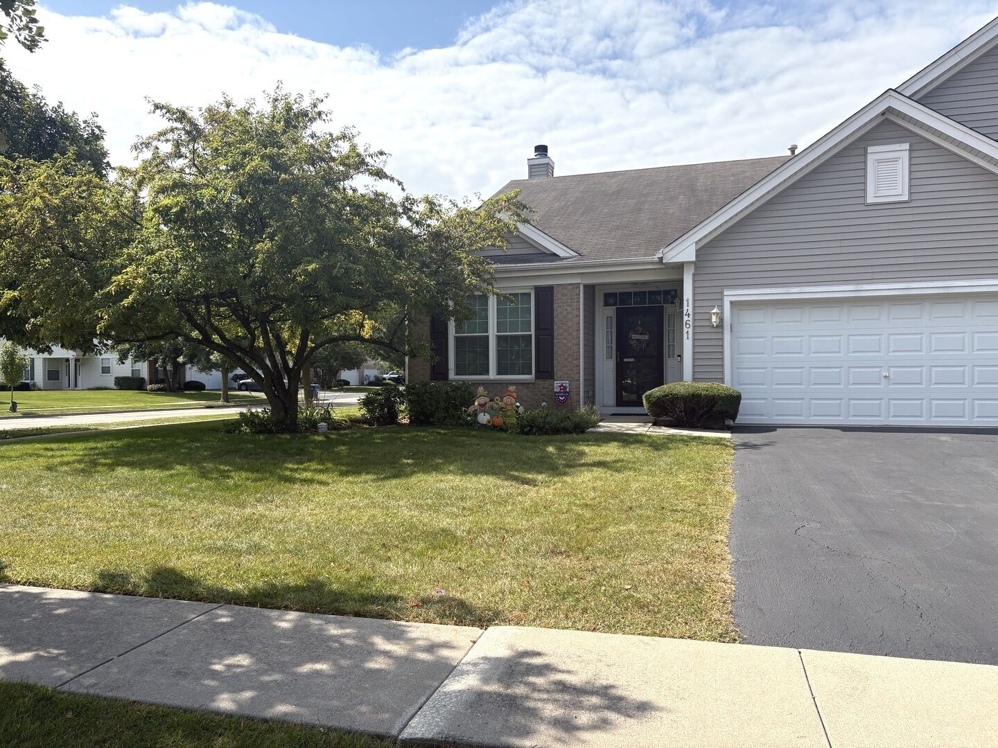 Property Photo: 1461 Waterside Drive IL 60115