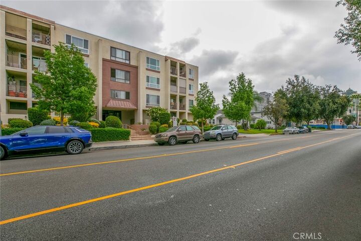 Property Photo:  1118 N Central 17  CA 91202 