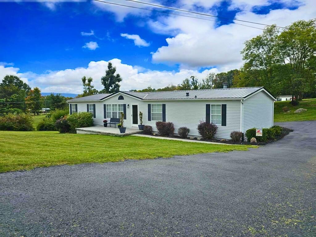Property Photo: 1400 Halls Ridge Road WV 24739