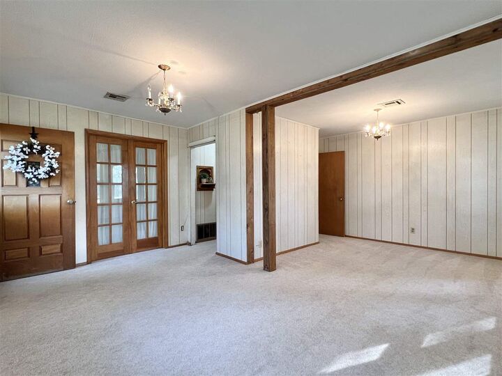 Property Photo:  316 N Jenkins  OK 74653 